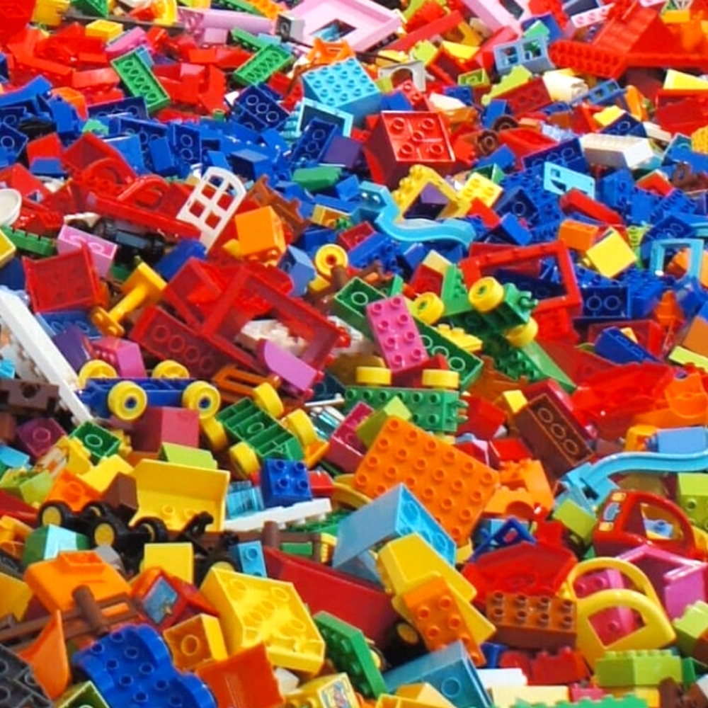 **HUGE**BIN OF LEGOS.
